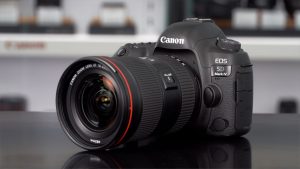 Canon EOS R Kit RF 24-105mm f/4-7.1 IS STM