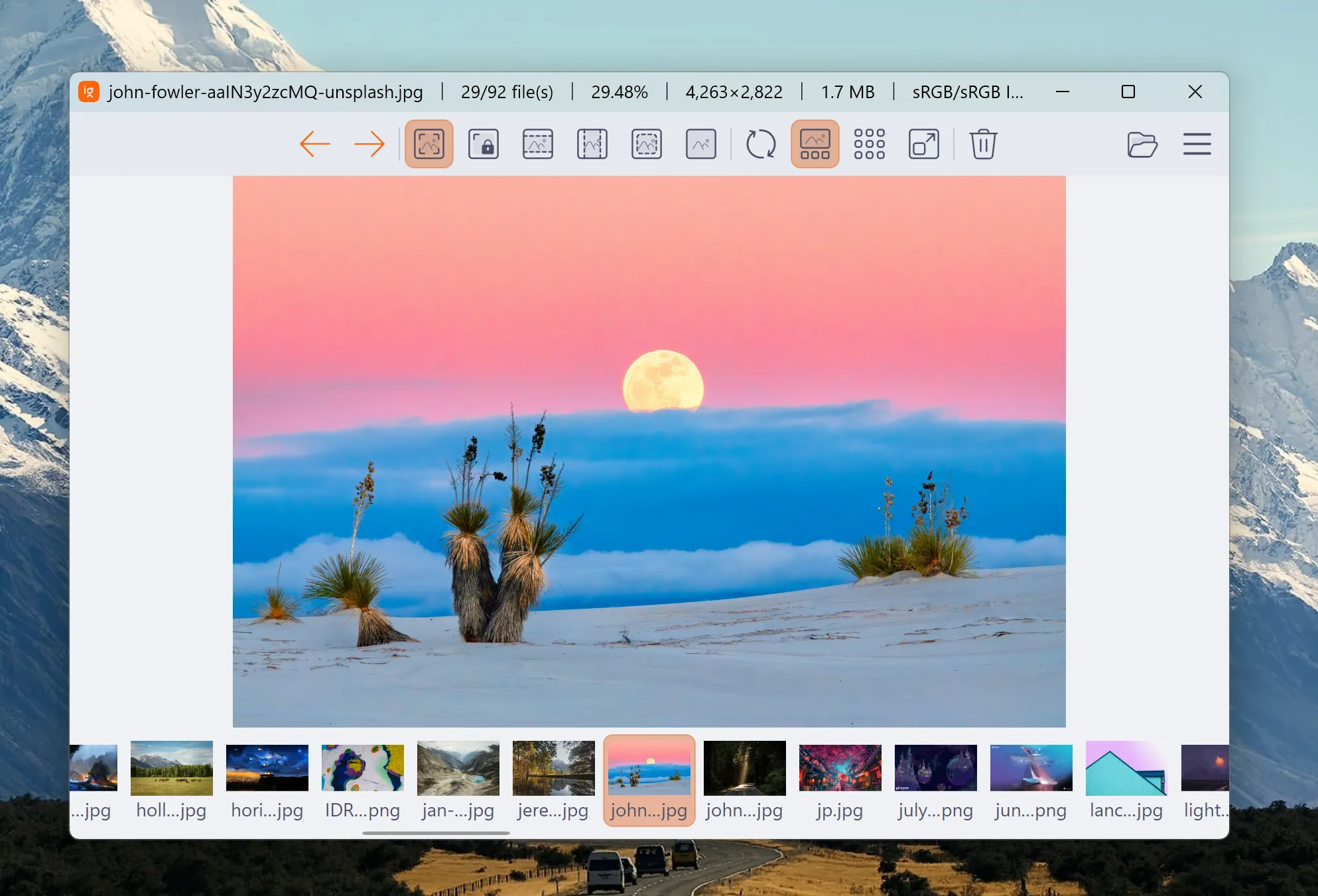 Предварительный интерфейс ImageGlass 10 с галереей миниатюр