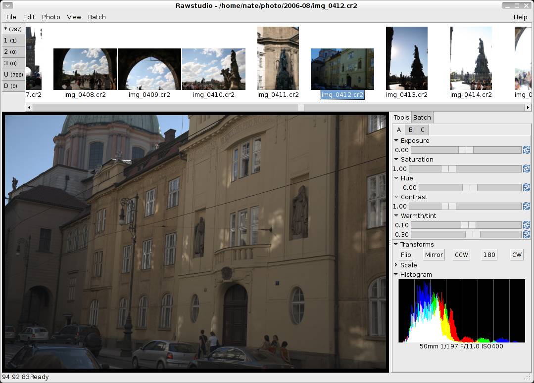 Ранний интерфейс Rawstudio с миниатюрами, панелью A B C и гистограммой