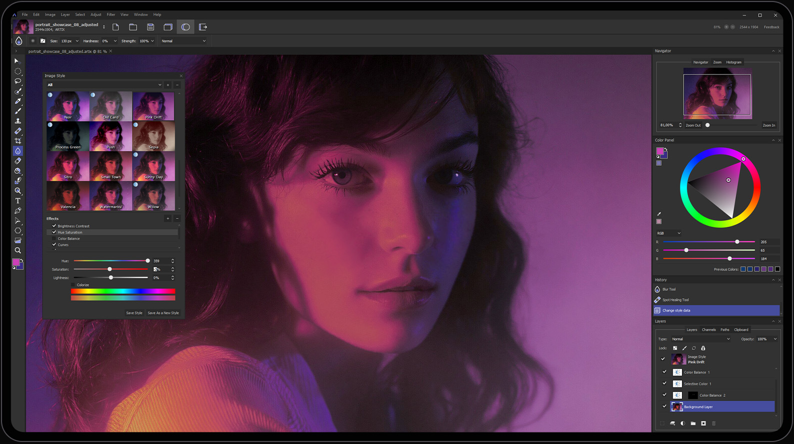 Интерфейс Artipic 3.8.0 с панелью стилей, цветовым кругом, историей и слоями