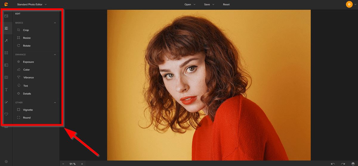 Интерфейс Colorcinch с открытым разделом Edit и настройками кадрирования, размера, экспозиции и цвета