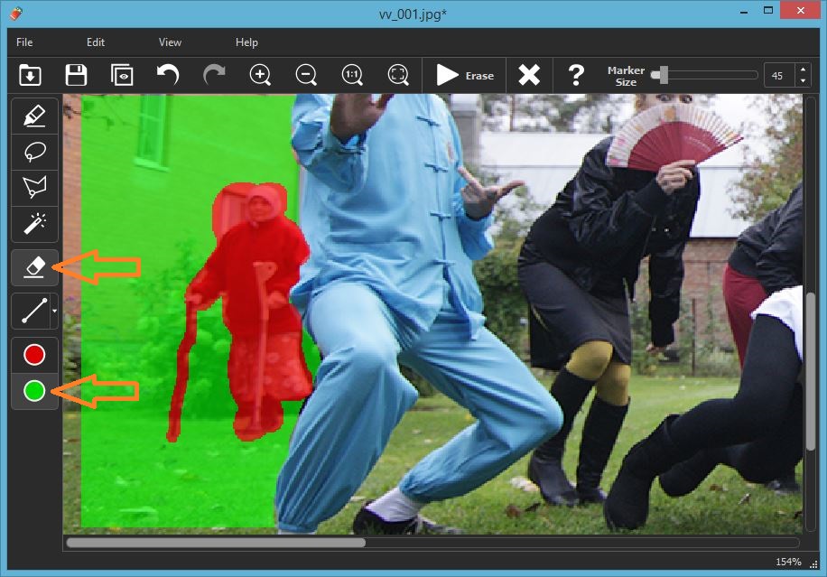 Интерфейс Inpaint с красной маской удаляемого человека и зелёной донорской областью