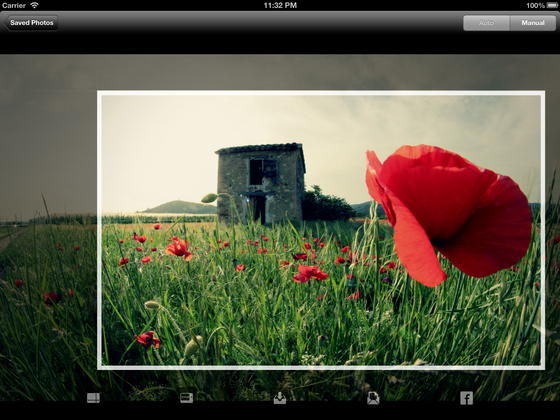 Архивный интерфейс приложения Croppola на iPad с рамкой автоматического кадрирования