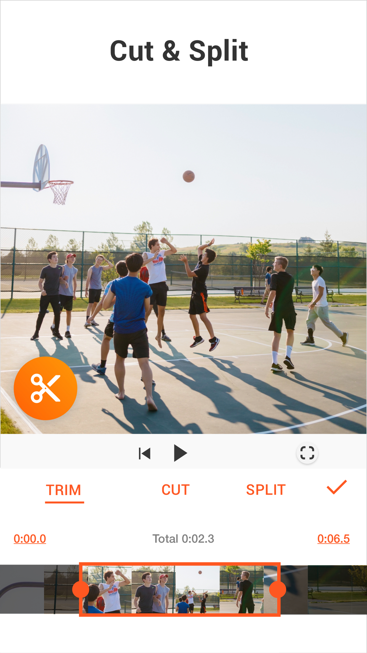 Экран монтажного проекта в YouCut на iPhone