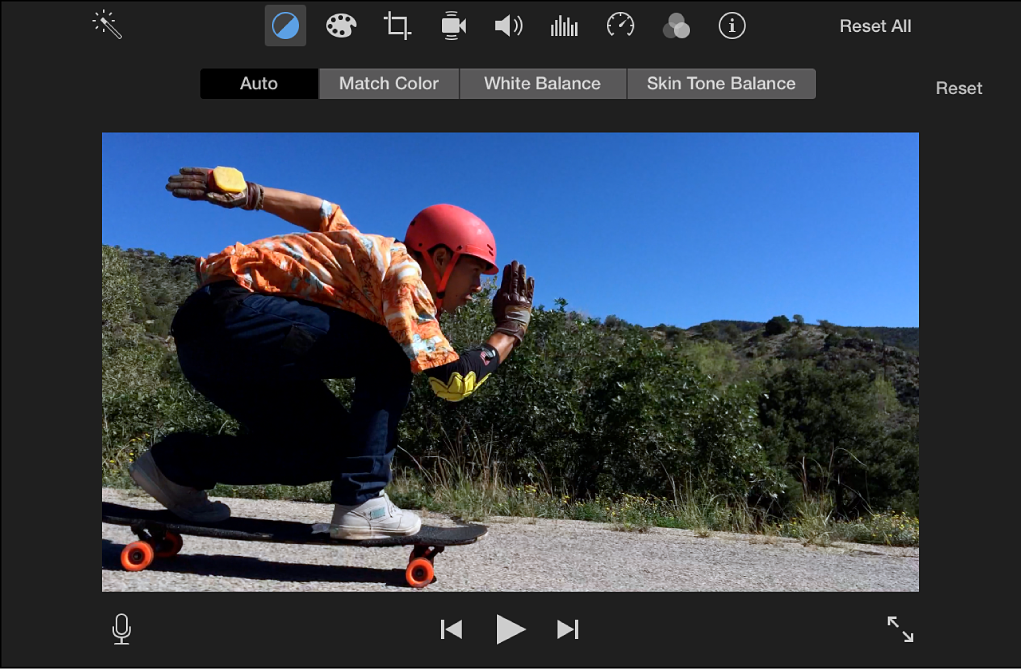 Панель баланса цвета iMovie для Mac с режимами Auto, Match Color, White Balance и Skin Tone Balance