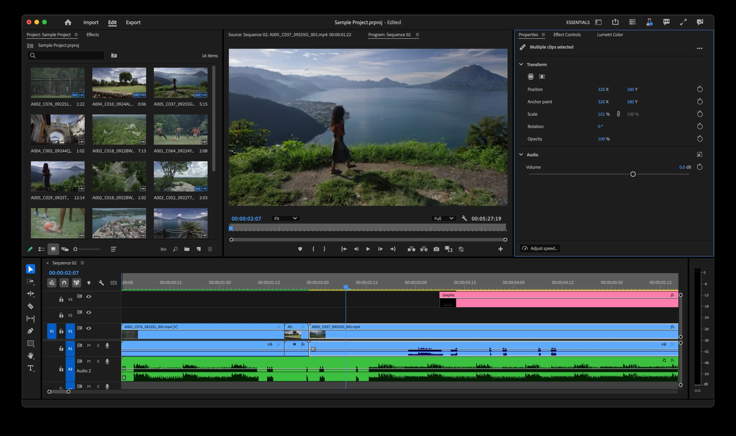 Рабочее пространство Adobe Premiere с медиатекой слева, монитором программы, временной шкалой и панелью Properties справа