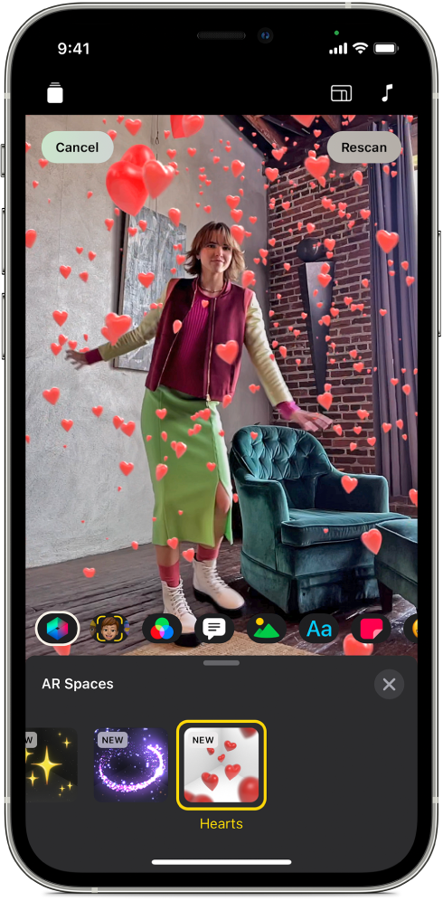 AR Spaces в Apple Clips с эффектом, наложенным на пространство комнаты
