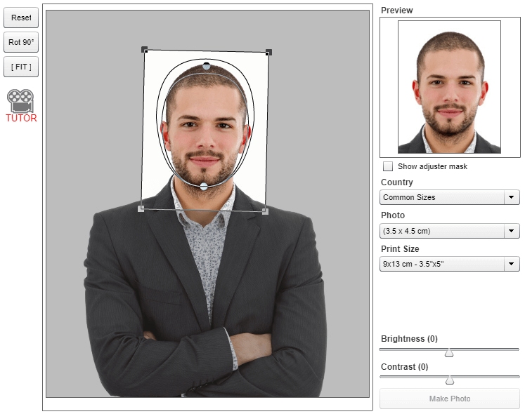 Настольный интерфейс IDPhoto4You с рамкой кадрирования, предпросмотром и настройками печати