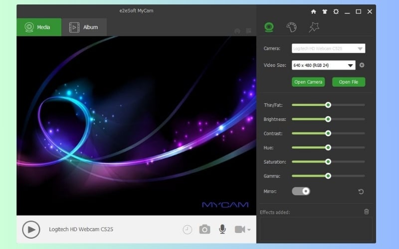 Интерфейс MyCam с выбором веб-камеры, разрешения и параметров изображения