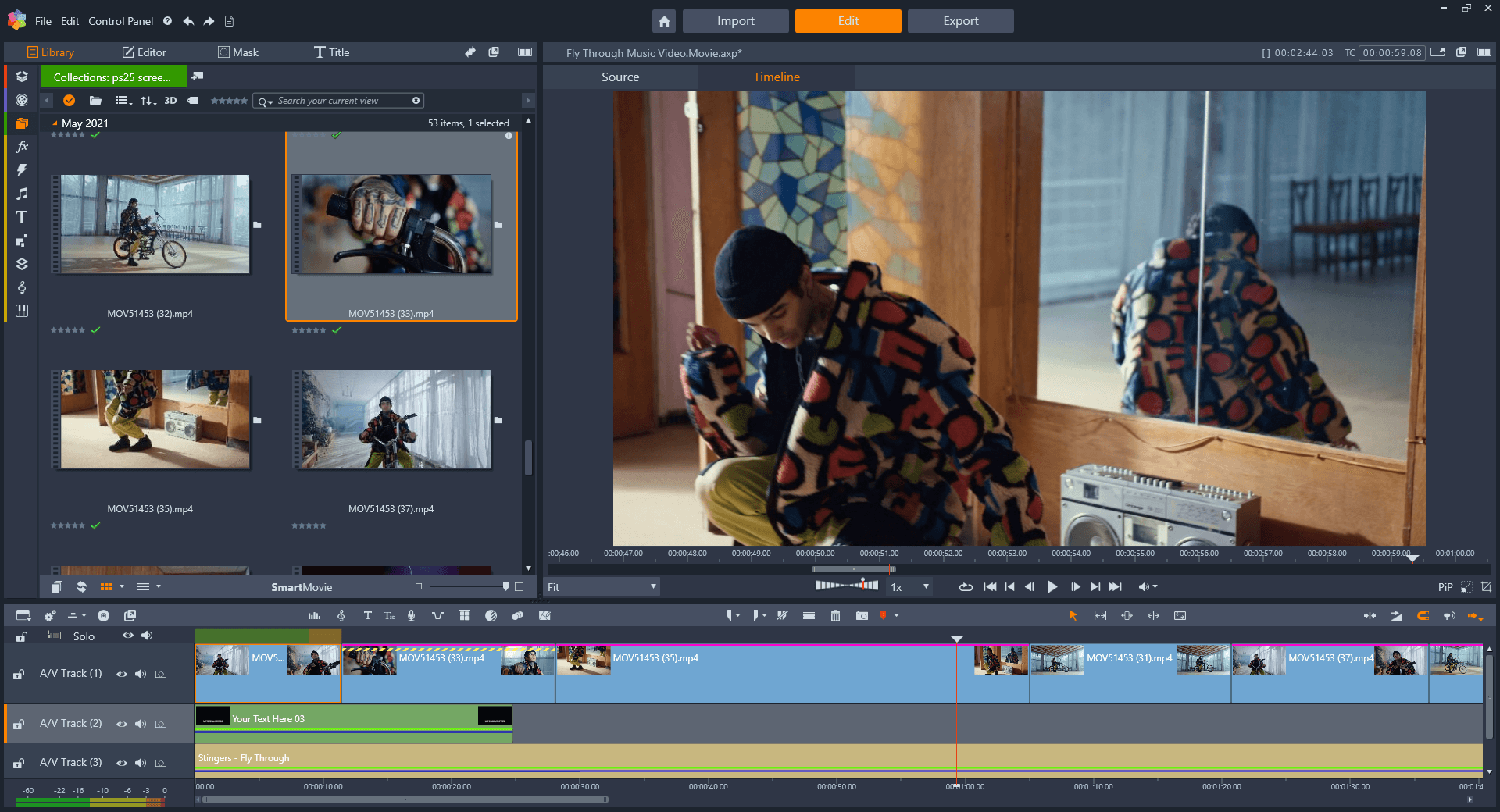 Рабочая область Pinnacle Studio 26 с библиотекой слева, просмотром справа и монтажными дорожками внизу