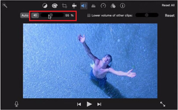 Ползунок громкости аудиоклипа в iMovie