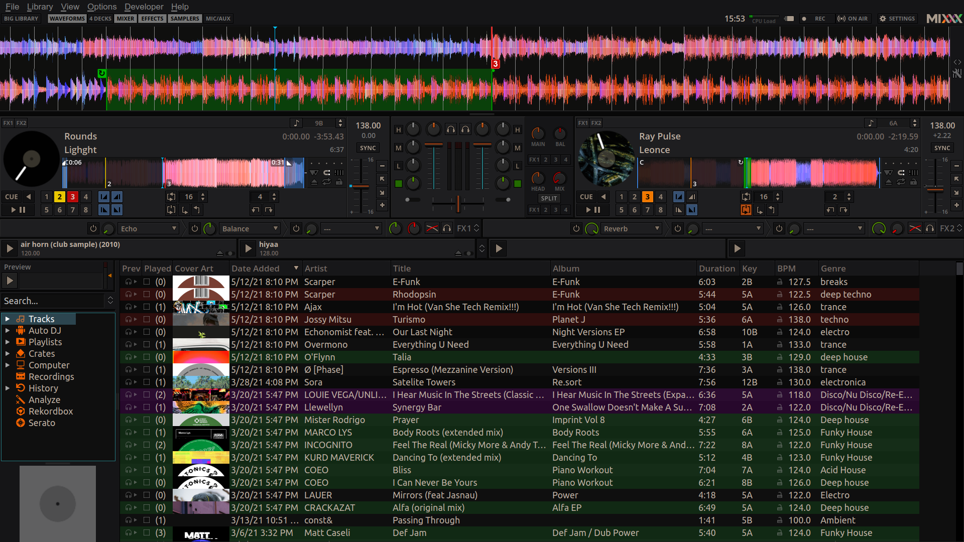 Интерфейс Mixxx со скином LateNight PaleMoon, деками, волнами и микшером