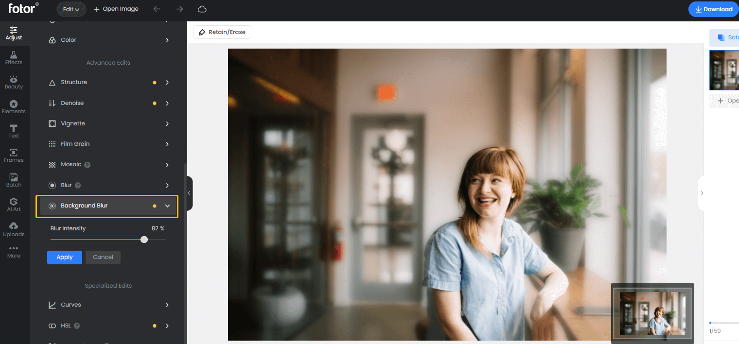 Интерфейс Fotor с настройкой Background Blur на портрете