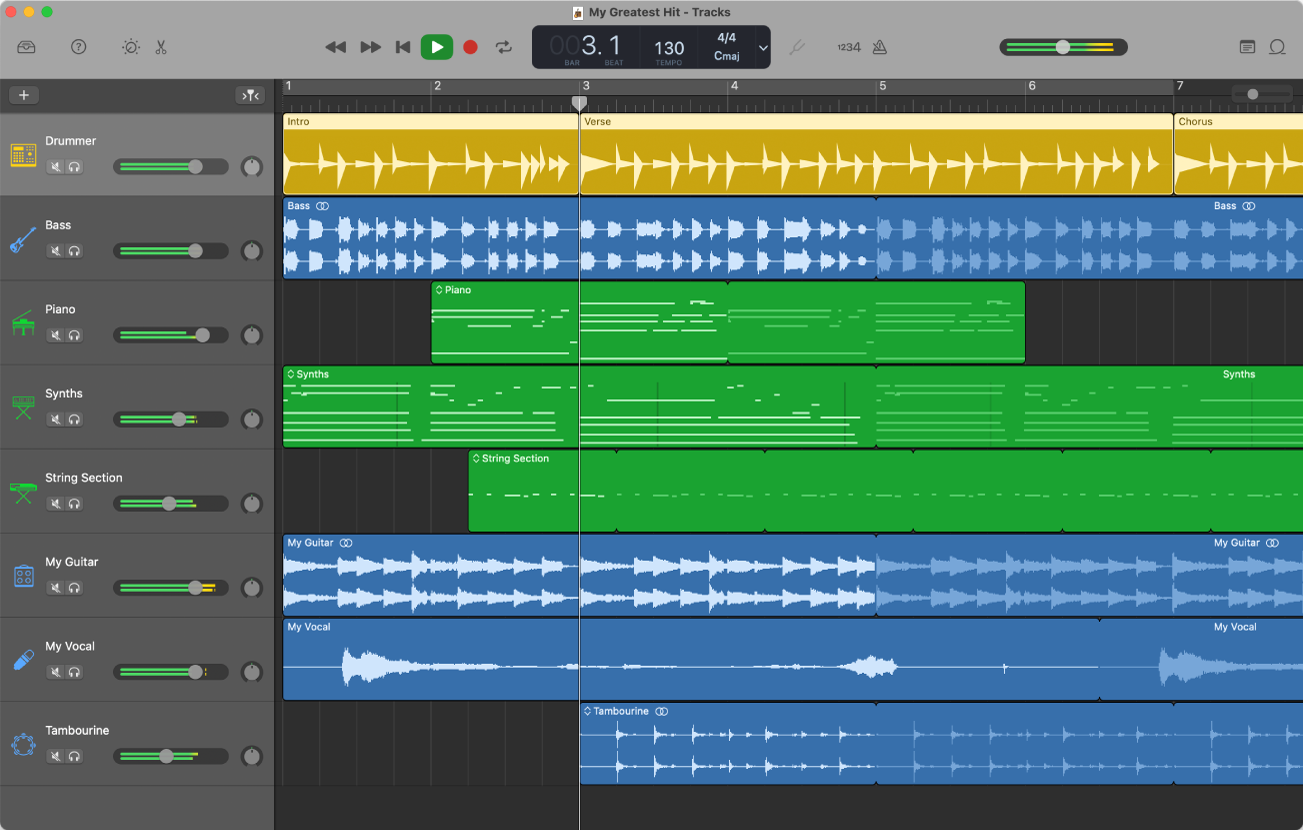 Интерфейс GarageBand с дорожками музыкального проекта