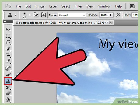 Интерфейс Adobe Photoshop с инструментами ручной ретуши изображения