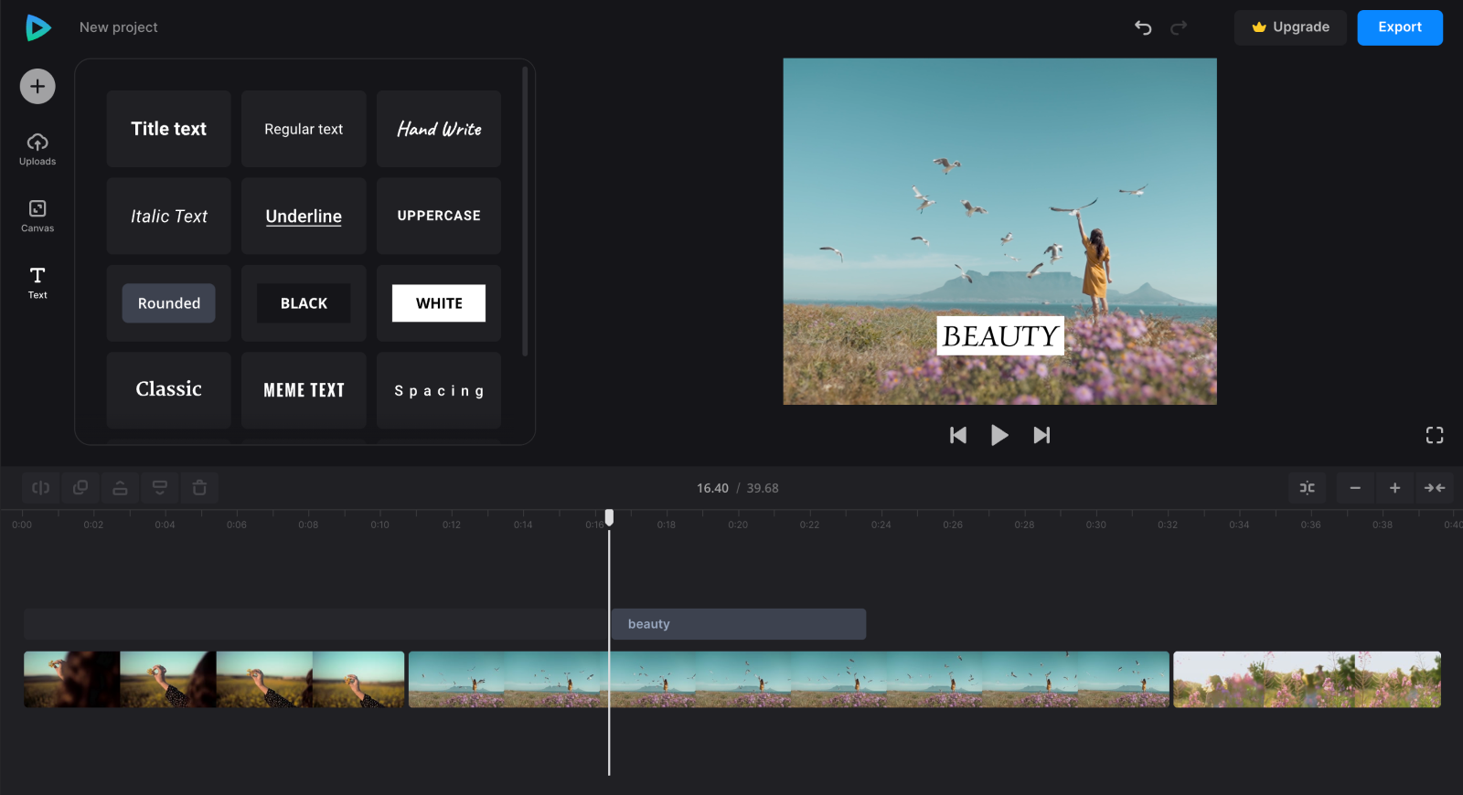 Интерфейс Clideo Video Editor с текстом поверх видео и таймлайном