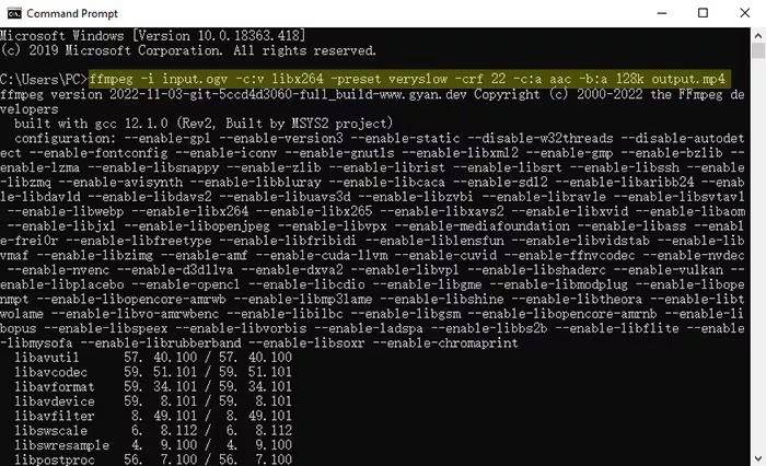 Окно командной строки Windows с запущенным FFmpeg и выводом параметров видеокодирования
