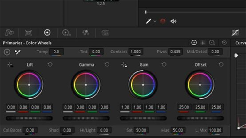 Страница Color в DaVinci Resolve с колёсами Lift, Gamma, Gain и Offset