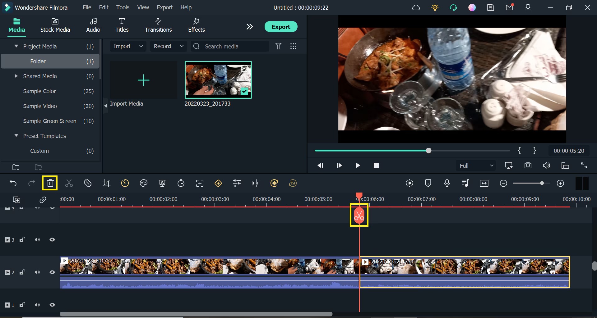 Таймлайн Wondershare Filmora с иконкой ножниц над указателем воспроизведения