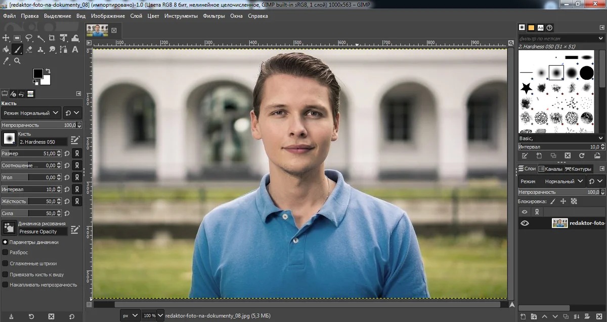 Интерфейс GIMP с открытой фотографией