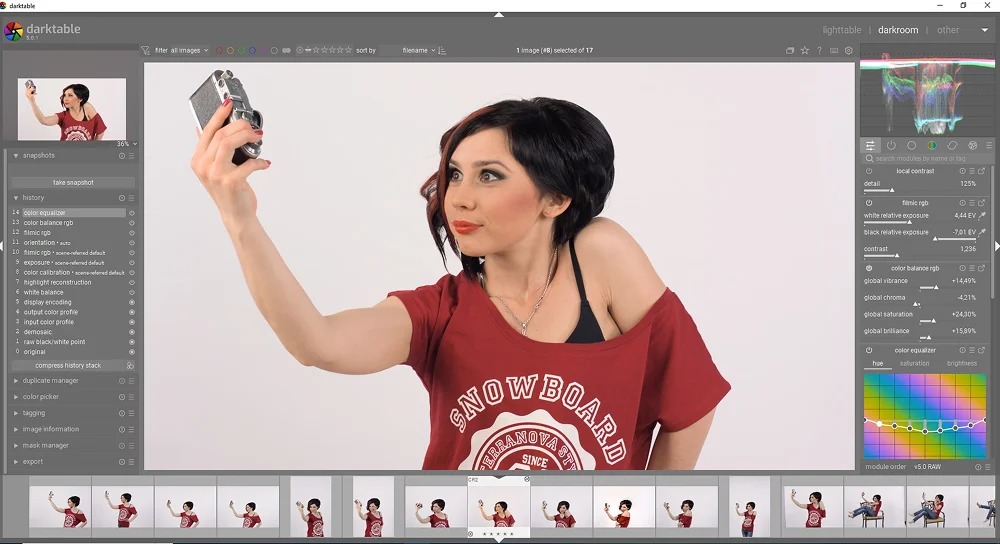 Интерфейс darktable с фотографией, историей обработки и модулями проявки