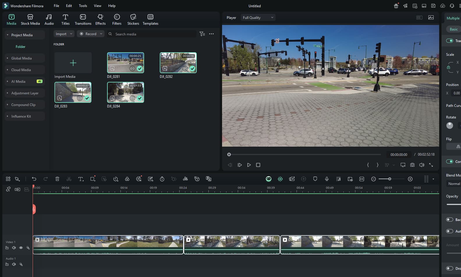 Интерфейс Wondershare Filmora с видеоклипами на монтажной шкале времени