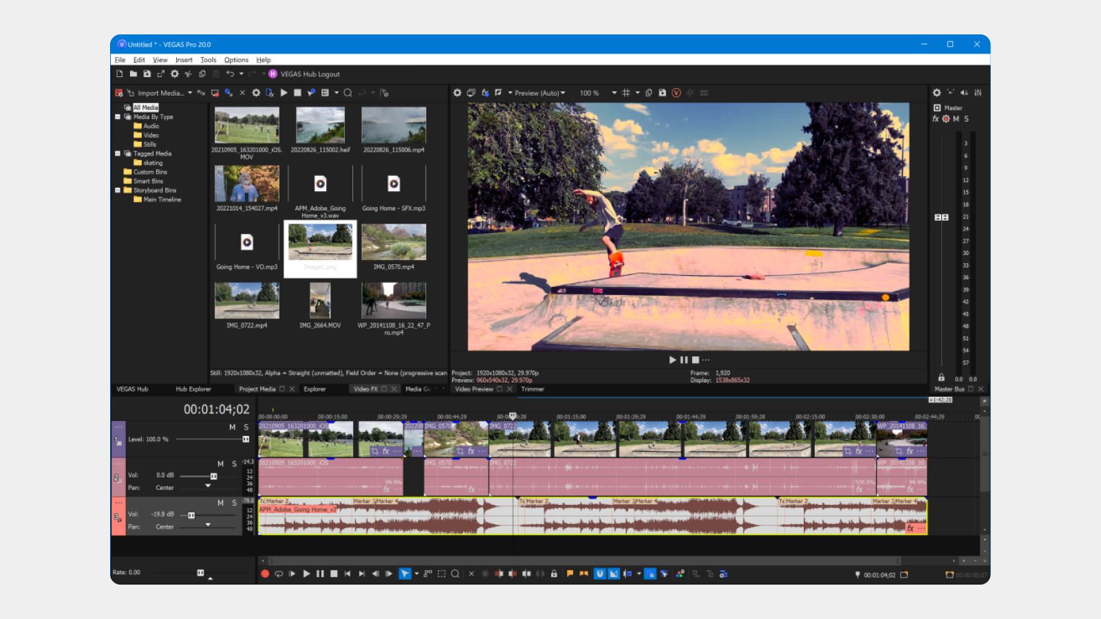 Интерфейс VEGAS Pro с Project Media, предпросмотром и дорожками видео и аудио