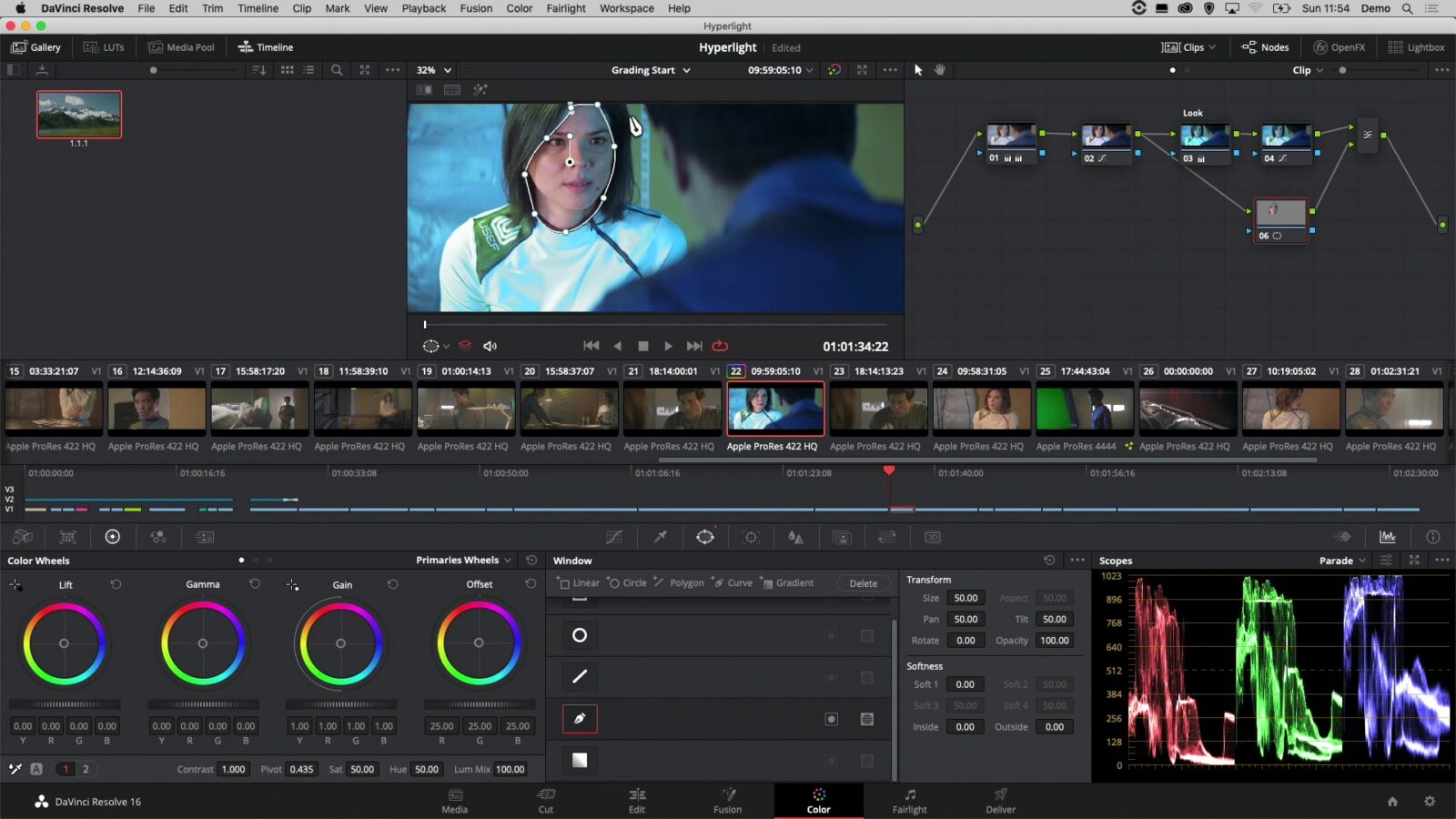 Страница Color в DaVinci Resolve с цветовыми колёсами и маской