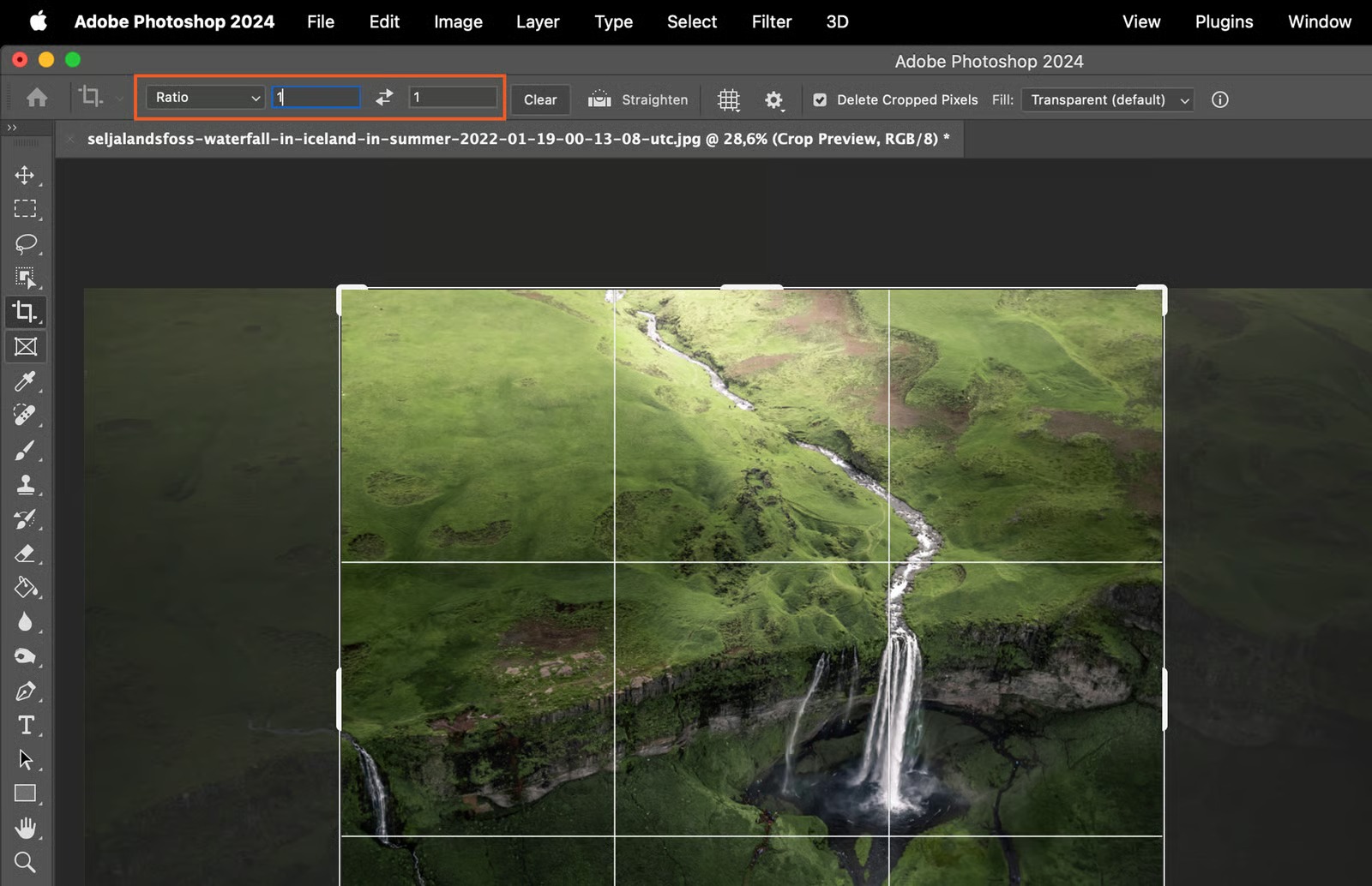 Инструмент Crop в интерфейсе Adobe Photoshop