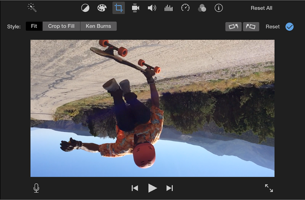 Интерфейс iMovie на Mac с инструментами обработки выбранного клипа