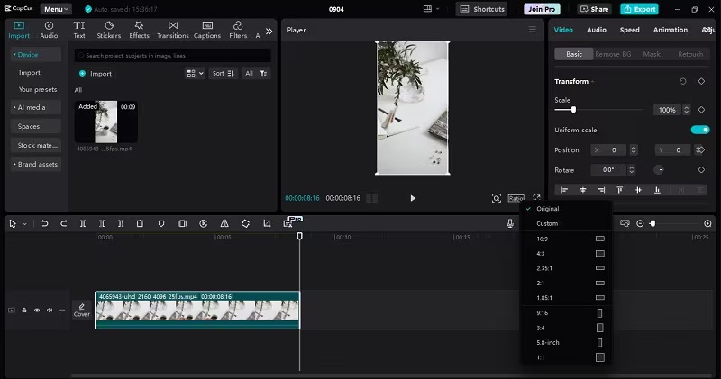 Интерфейс CapCut с вертикальным роликом в горизонтальном проекте