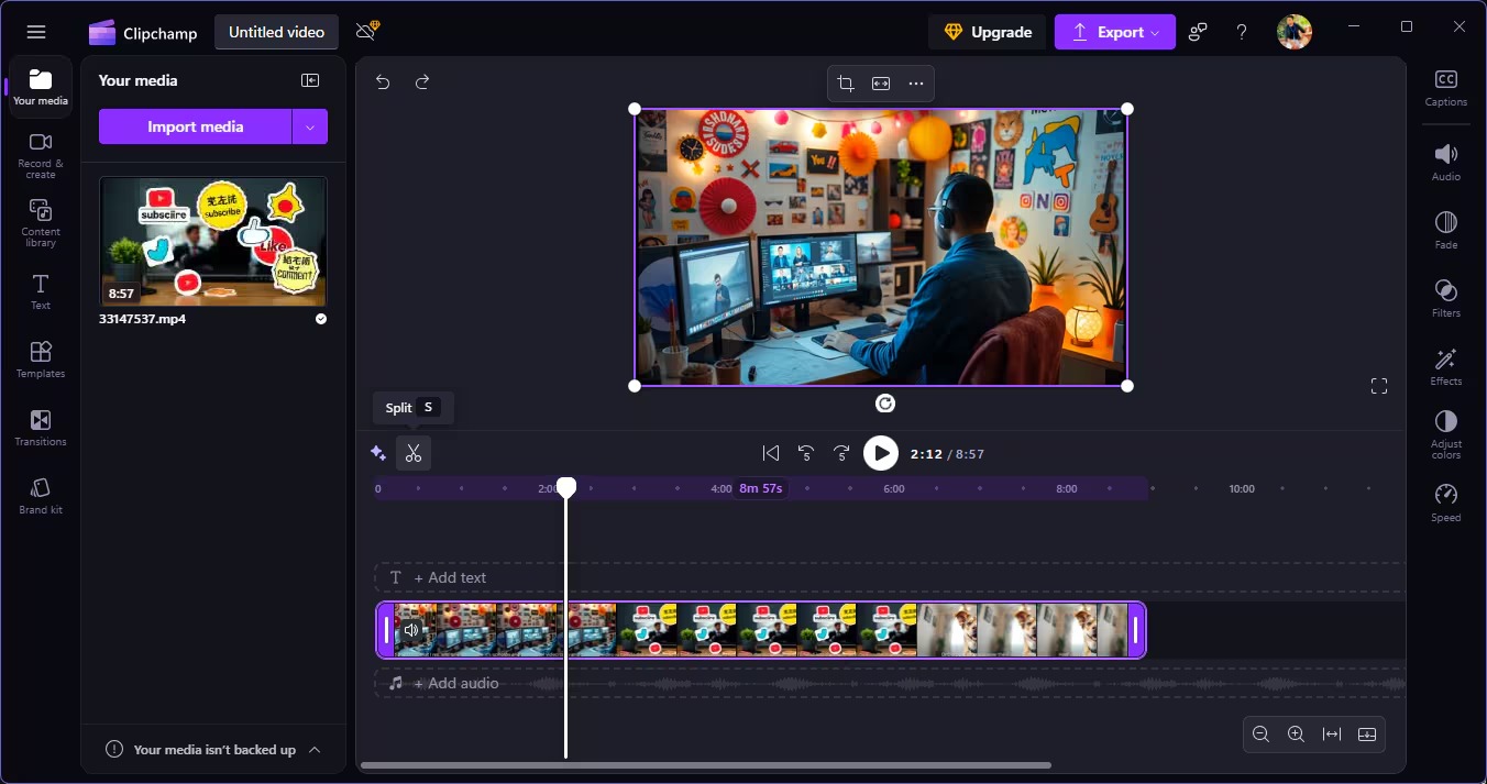 Интерфейс Microsoft Clipchamp с медиатекой, предпросмотром и временной шкалой