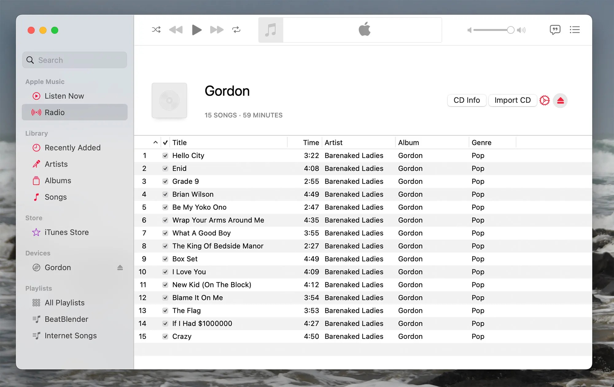 Audio CD открыт в приложении Music на Mac с кнопкой Import CD