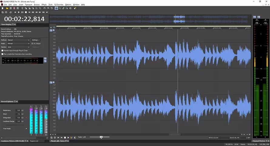 Sound Forge Pro с большой стереоволной, измерителями уровня и временной шкалой