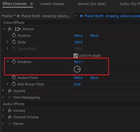 Интерфейс Adobe Premiere Pro с таймлайном и параметрами выбранного видеоклипа