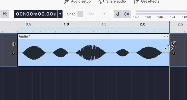 Audacity 4 с ручками обрезки по краям аудиоклипа