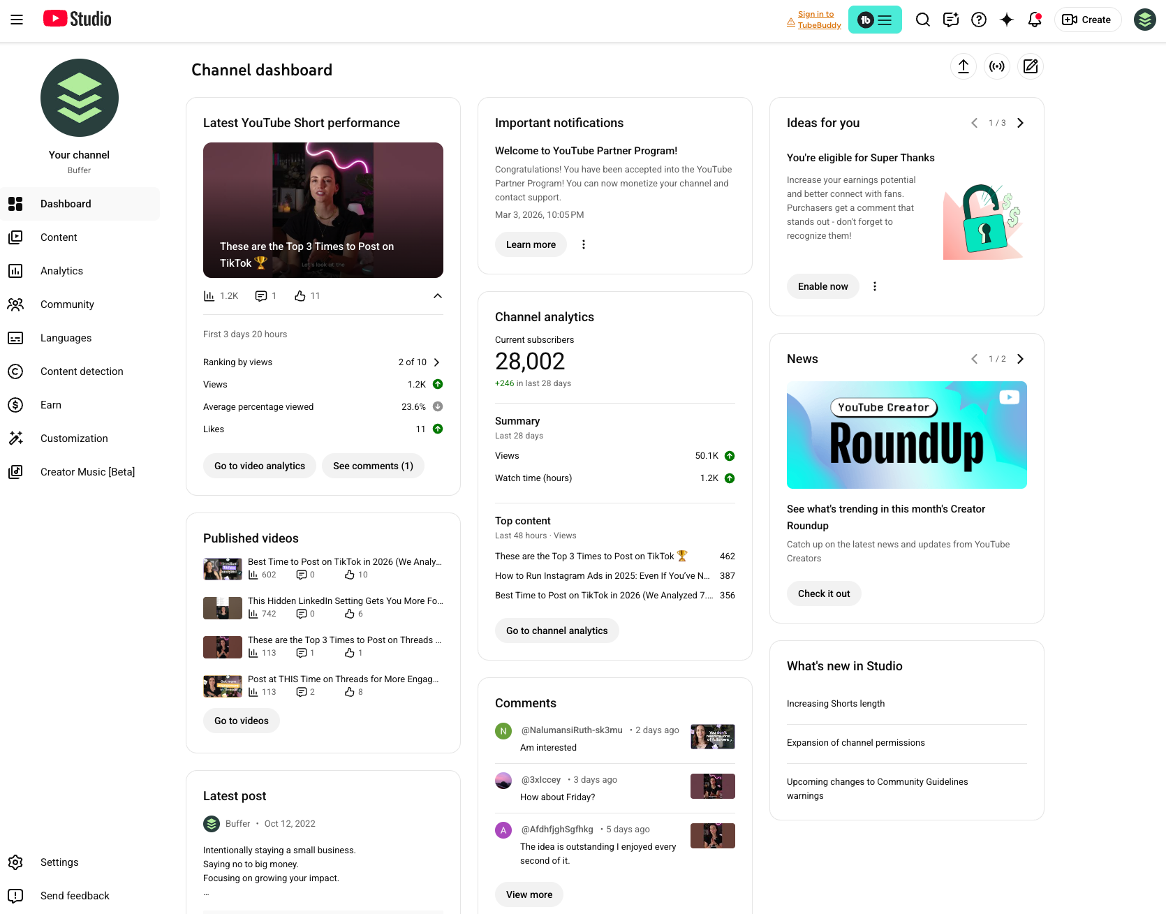 Панель YouTube Studio с показателями канала, последним видео и комментариями
