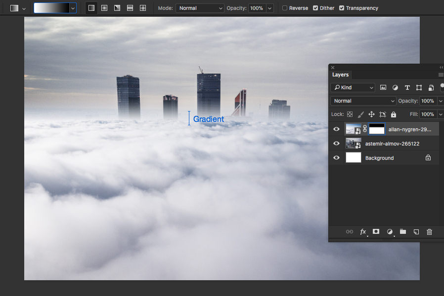 Интерфейс Photoshop с облачным слоем и градиентной маской