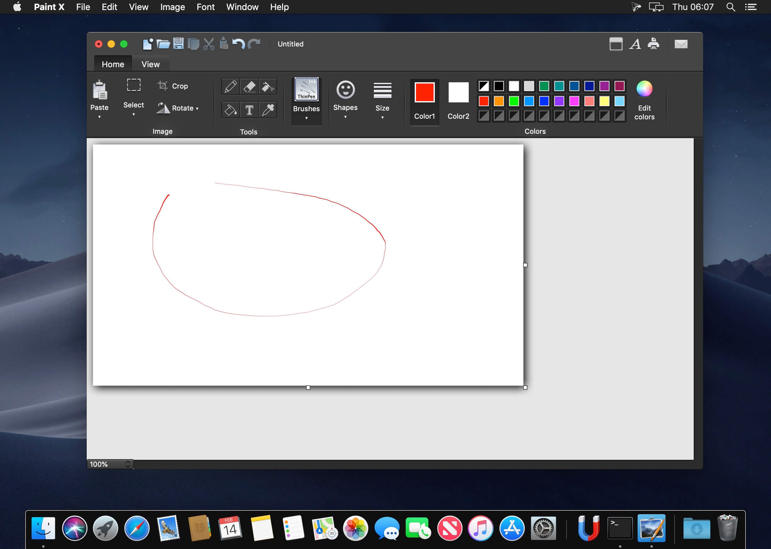 Paint X на Mac с лентой инструментов, палитрой и белым холстом