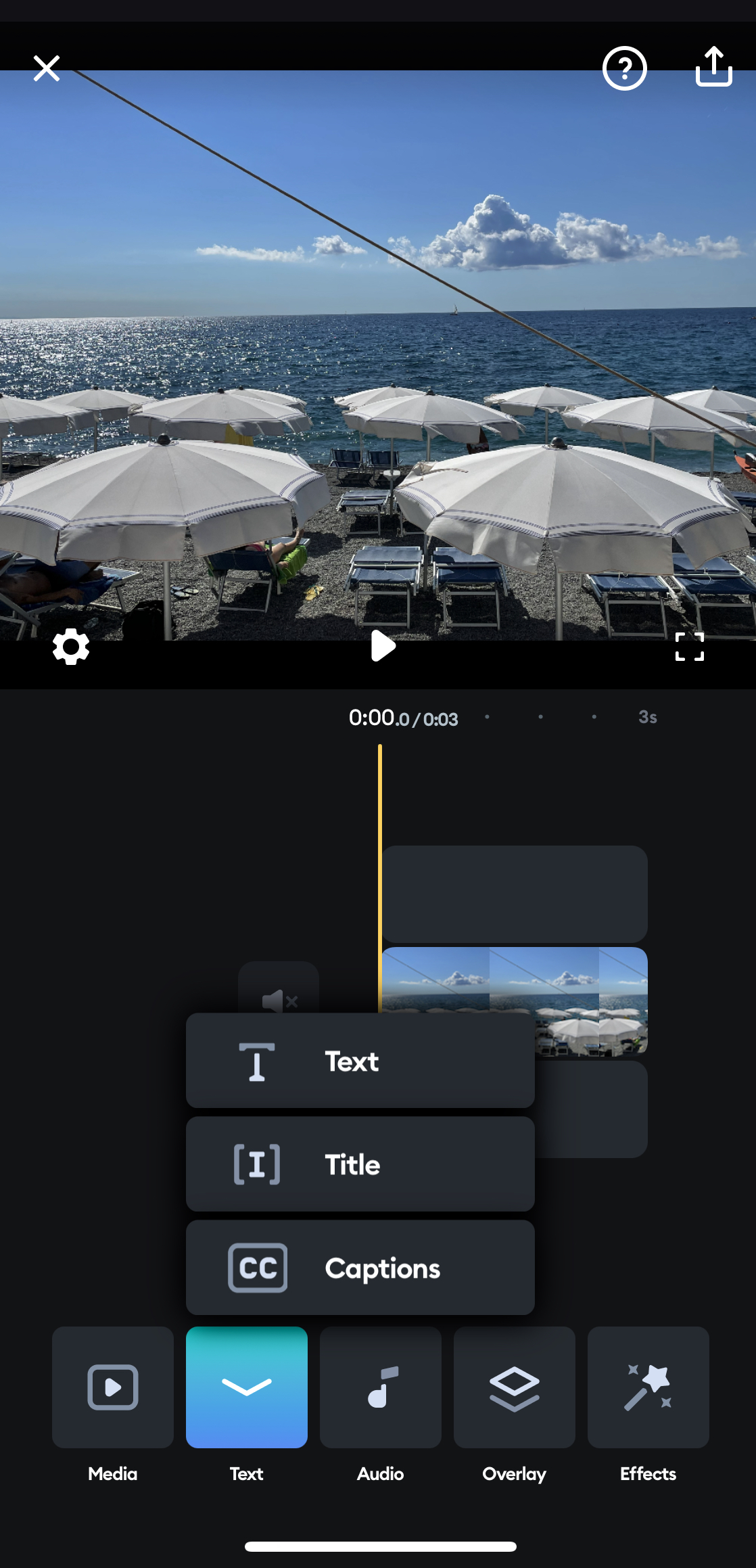 Интерфейс Splice с таймлайном и главной панелью Media, Text, Audio, Overlay и Effects